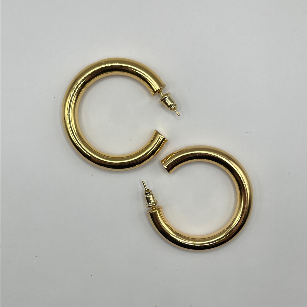 Elegant Gold Hoop Earrings